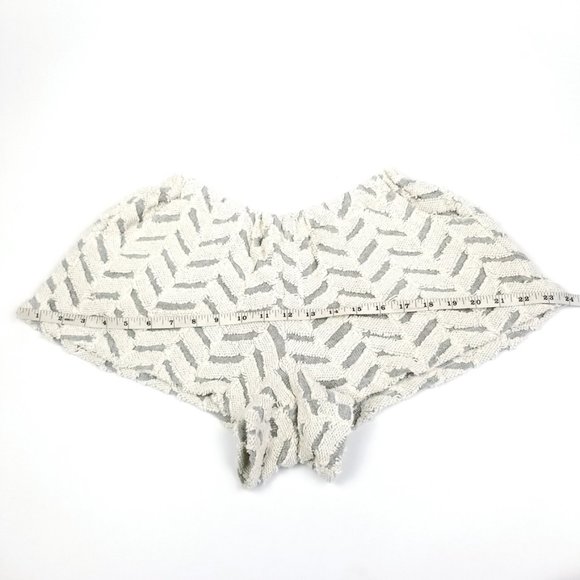 KOCH | Textured Knit Herringbone Shorts White Grey - Picture 11 of 12